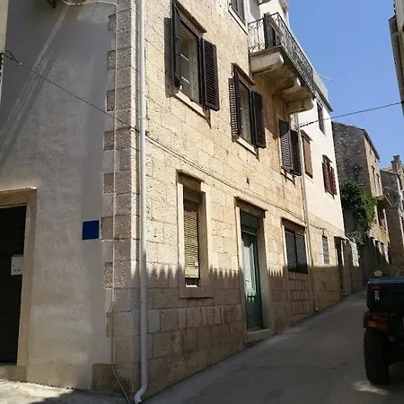 Dina Apartment