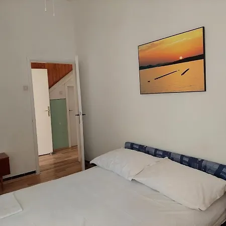 Apartment Dina *