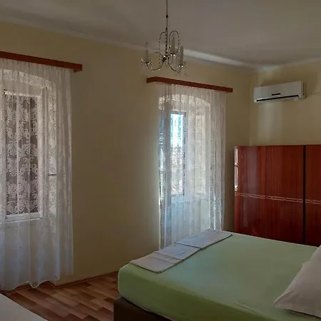 Apartment Dina *