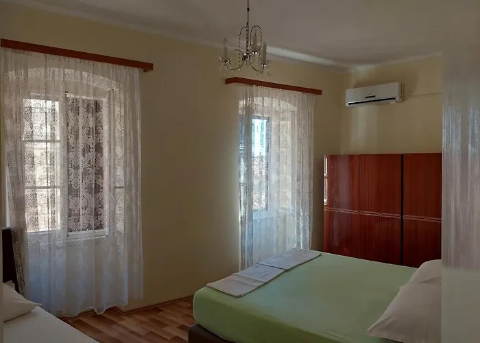 Διαμέρισμα Dina *